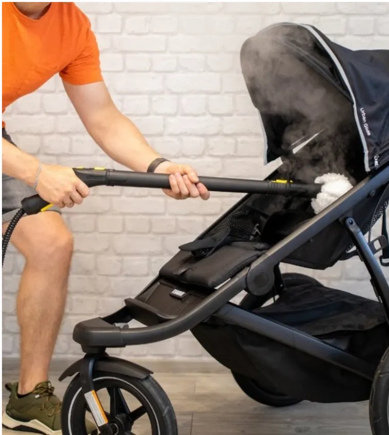 Professionelle Tiefenreinigung eines Kinderwagens